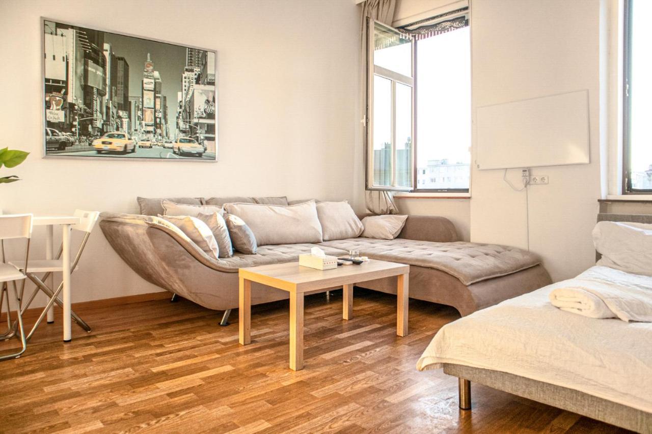 Joyful 2Br Shared Apt Near Millenium Tower & Danube River Wenen Buitenkant foto