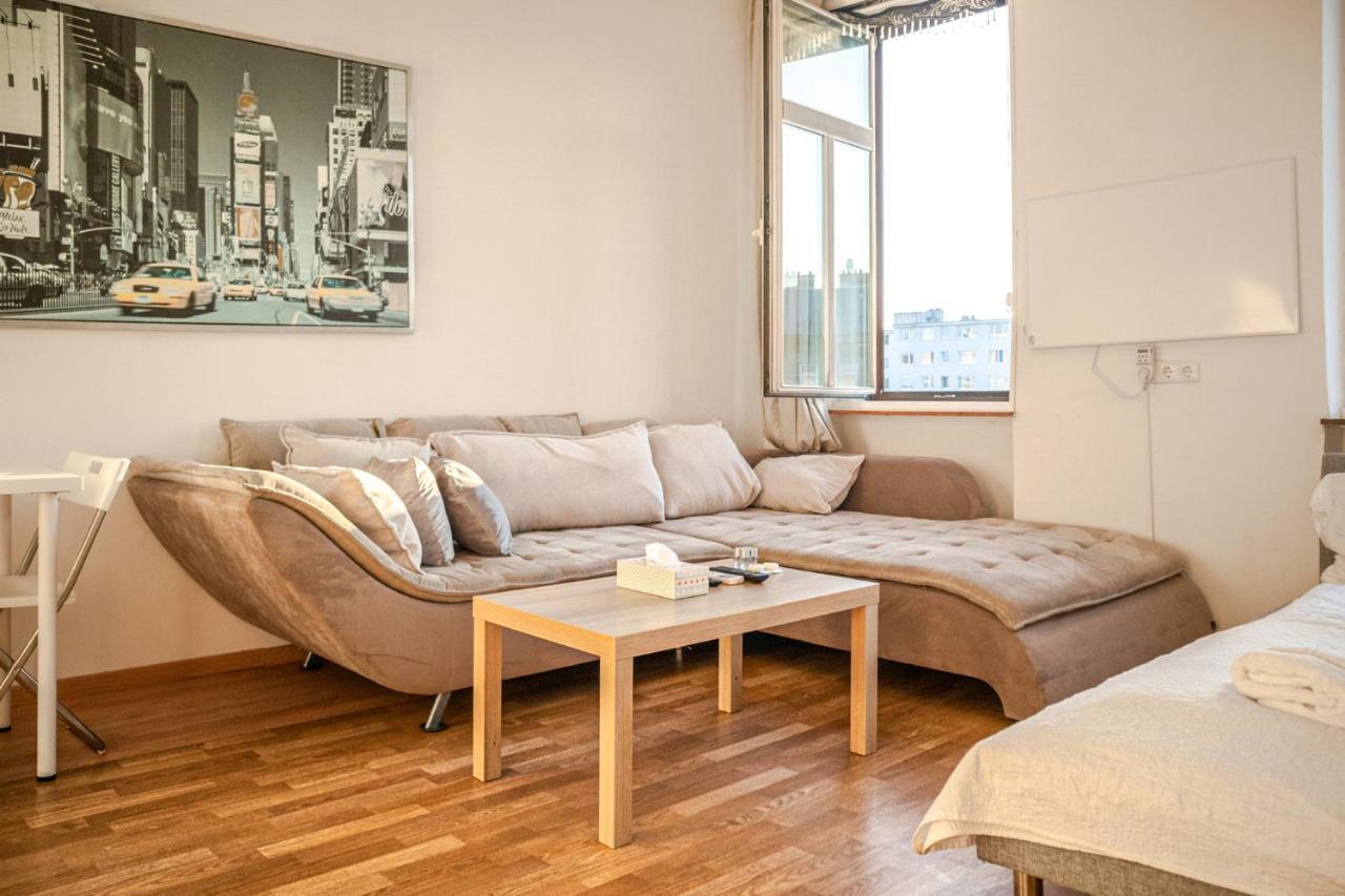 Joyful 2Br Shared Apt Near Millenium Tower & Danube River Wenen Buitenkant foto