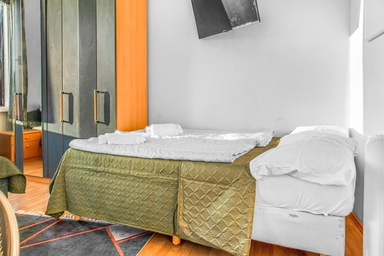 Joyful 2Br Shared Apt Near Millenium Tower & Danube River Wenen Buitenkant foto