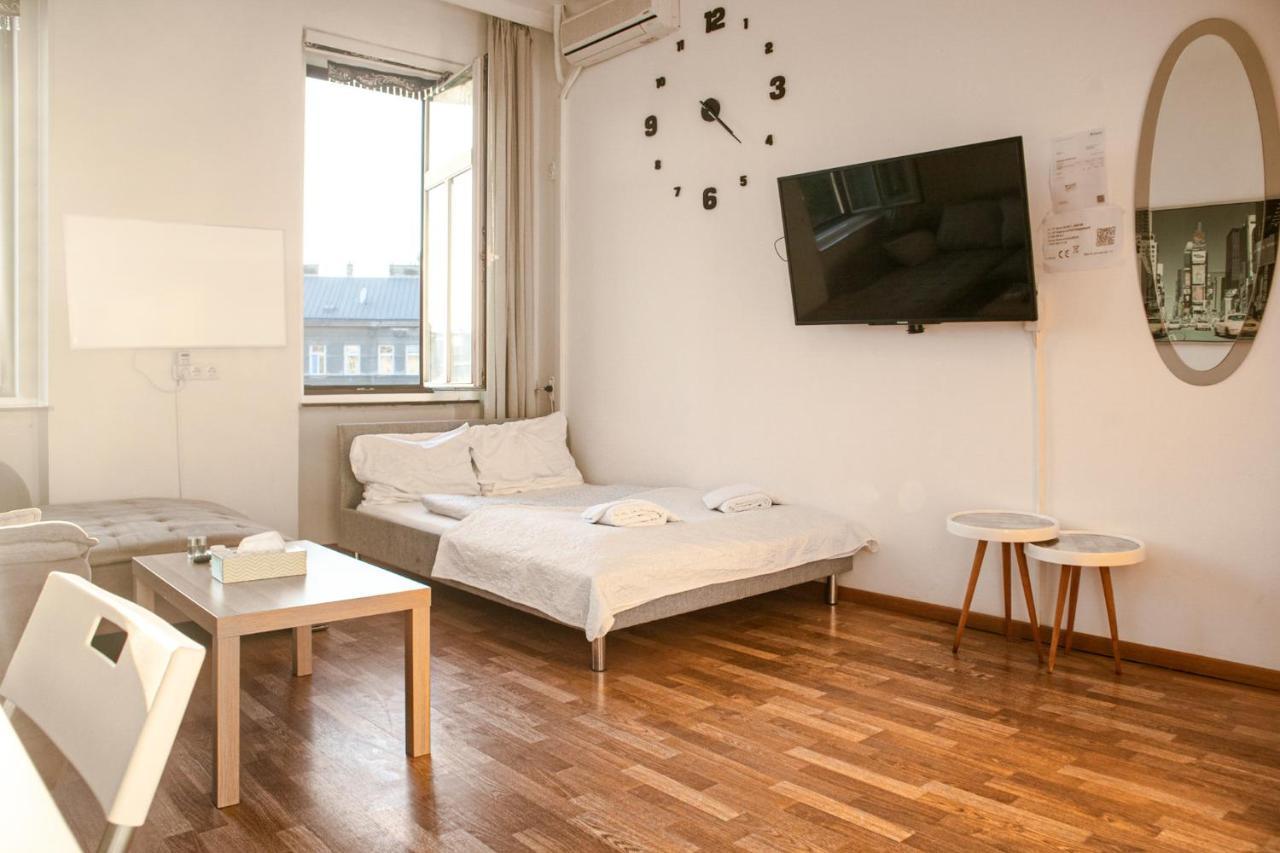 Joyful 2Br Shared Apt Near Millenium Tower & Danube River Wenen Buitenkant foto