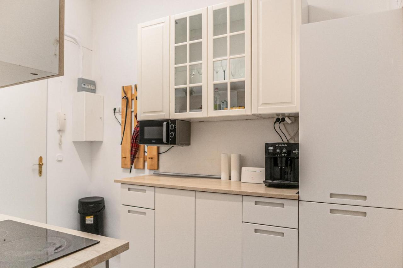 Joyful 2Br Shared Apt Near Millenium Tower & Danube River Wenen Buitenkant foto
