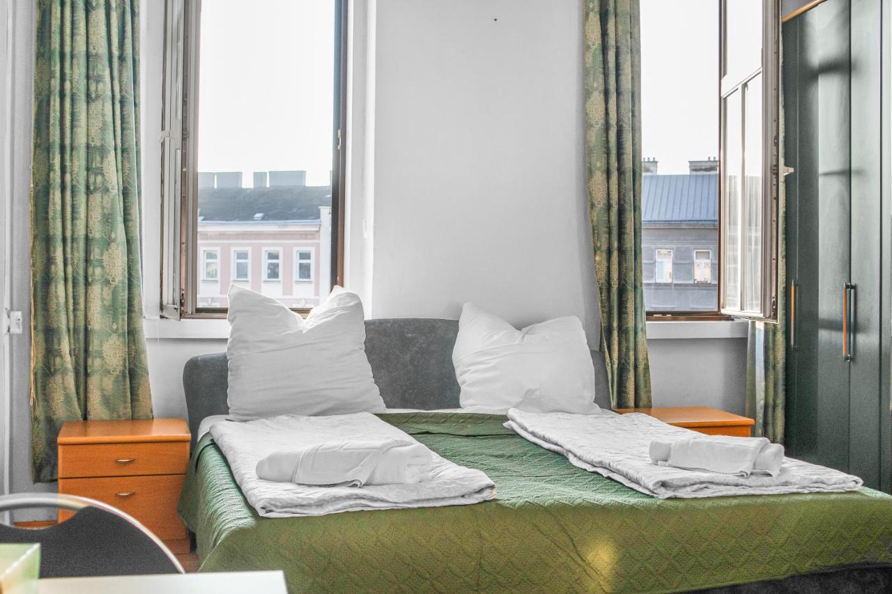 Joyful 2Br Shared Apt Near Millenium Tower & Danube River Wenen Buitenkant foto