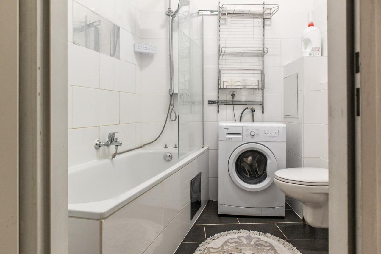 Joyful 2Br Shared Apt Near Millenium Tower & Danube River Wenen Buitenkant foto